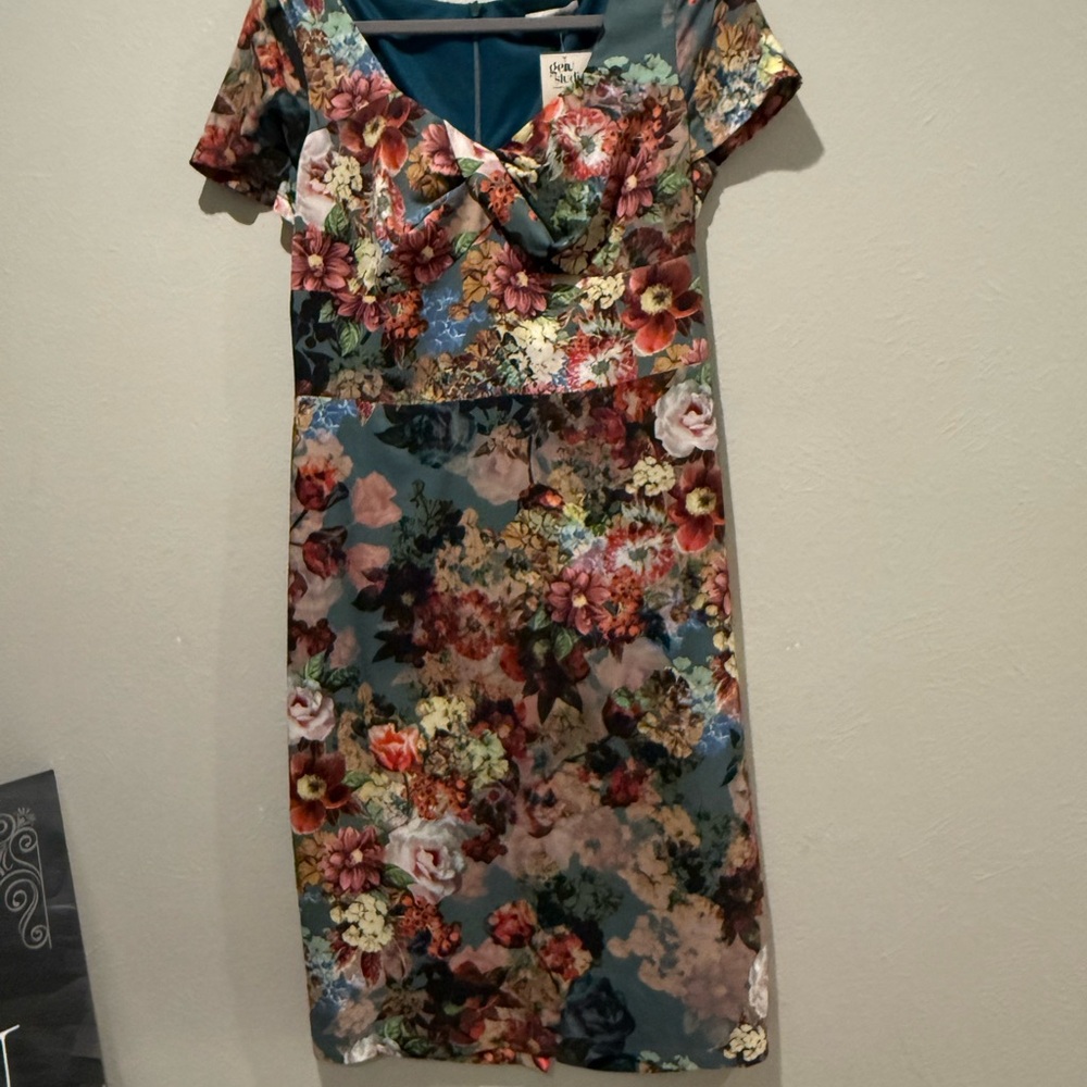LASAGRADA, Floral Midi Dress Medium size. EUC          PTP 18”. Length 41”